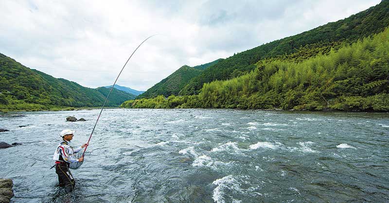 流れの向こうに魚が走ったときにも、そこで止めて体勢を立て直すことが容易にできる