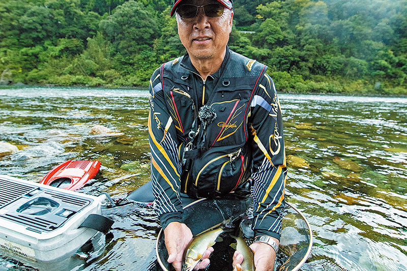 四万十川は25cmクラスの数釣りの季節だった。HHで会心のシーンを魅せる