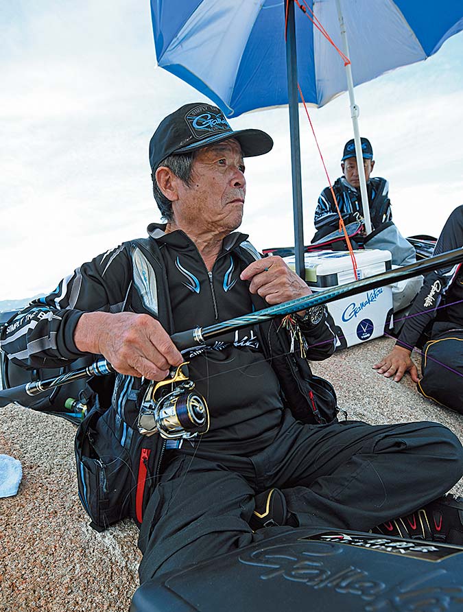 アテンダーⅢを手に準備をする松田