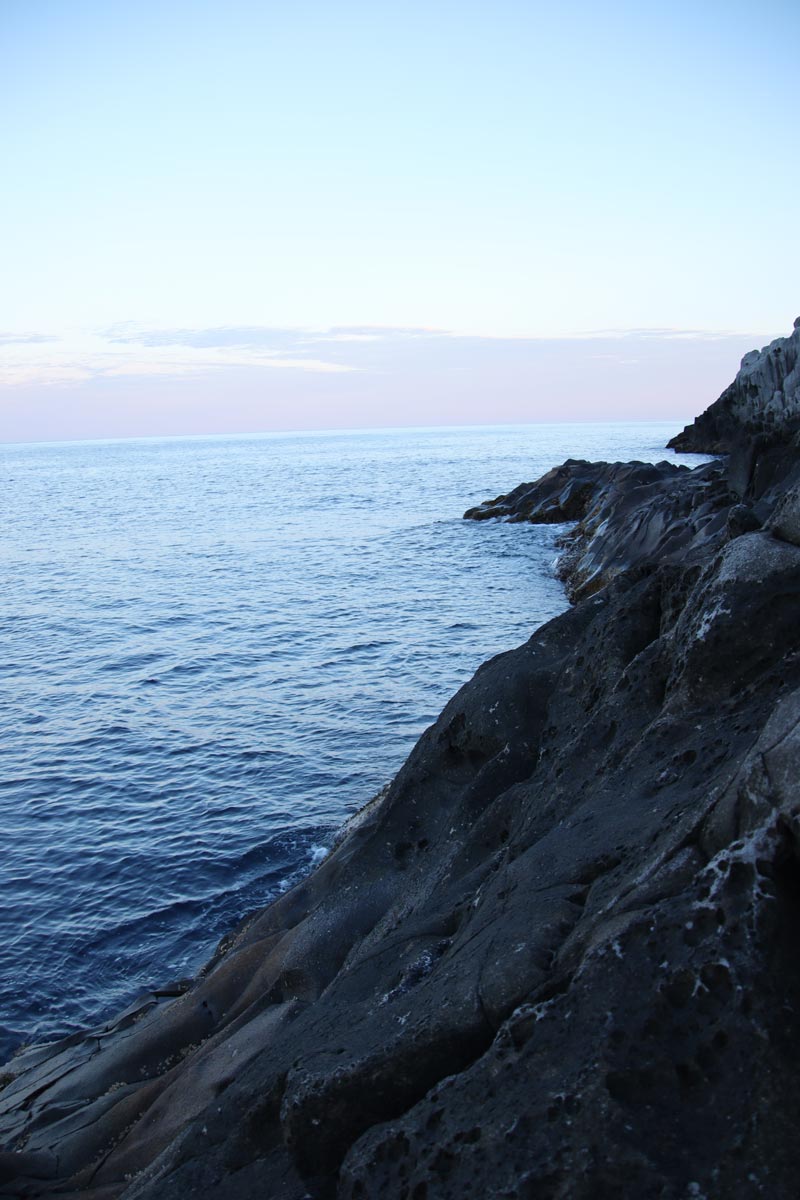 黒島の岩礁